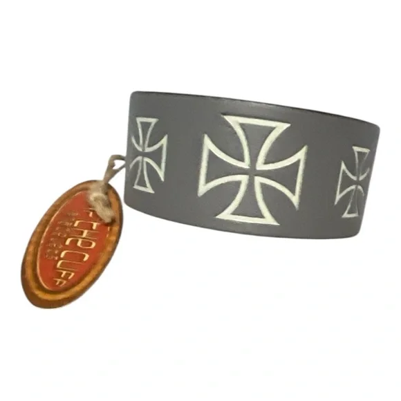 Y2K NWT faux leather wristband iron cross. Three metal snaps adjust for wrists - Picture 2 of 4